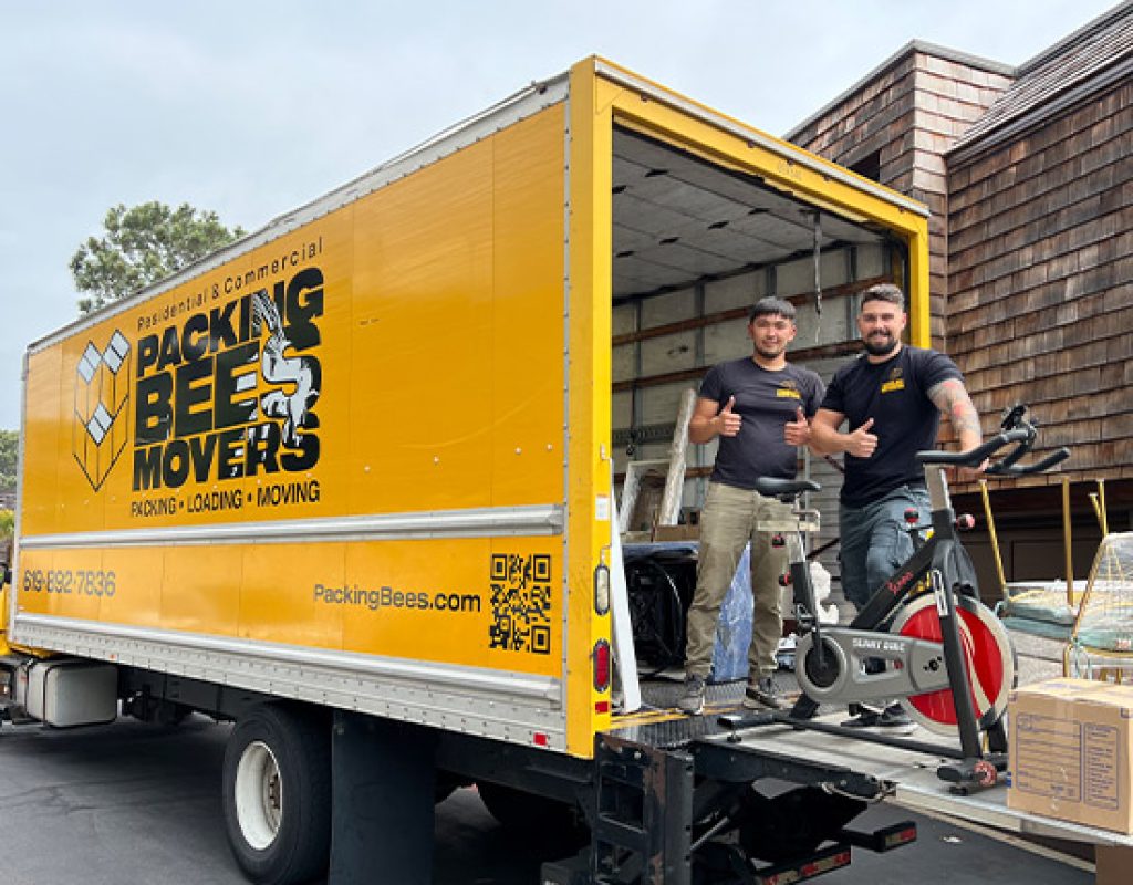 Professional long-distance movers from Packing Bees Movers preparing for a move in La Jolla, CA